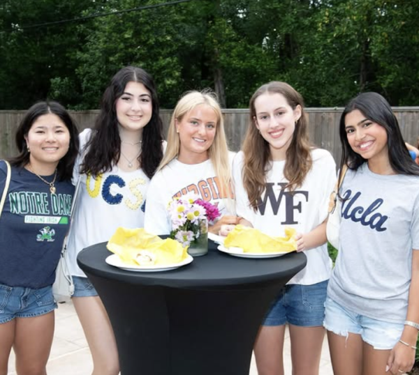 Seniors kick off Field Day with breakfast tradition